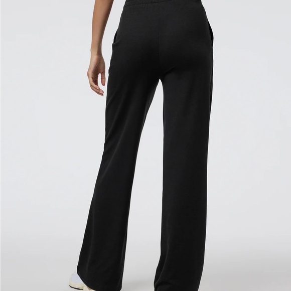 Vuori Women's Black Joggers with Cream Drawstring Halo Essential wideleg - Picture 3 of 8